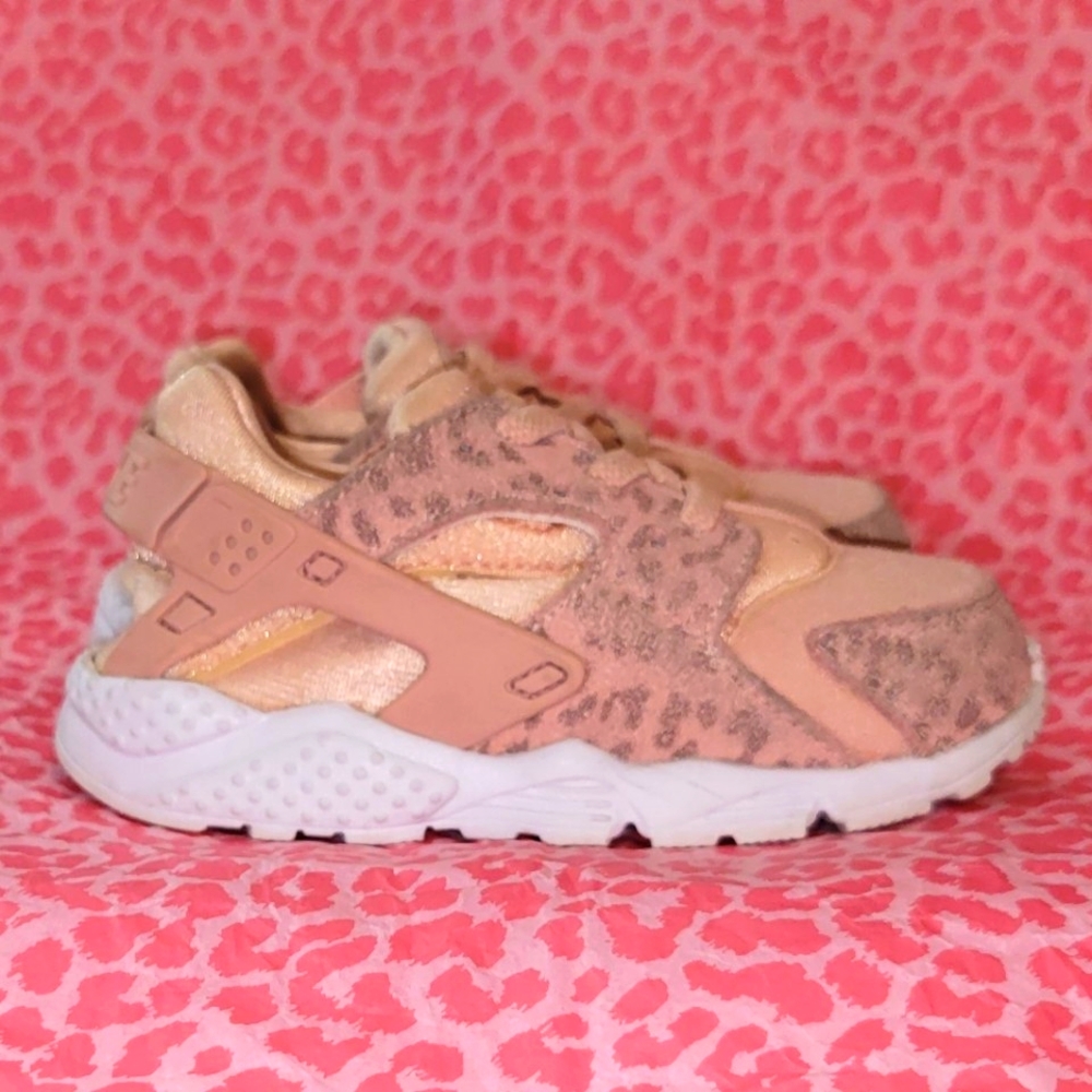 ♡RARE♡COLOR🎀🐆Toddler NIKE Hurachas in Coral Stardust/Rust Pink.     |Sz 8C|